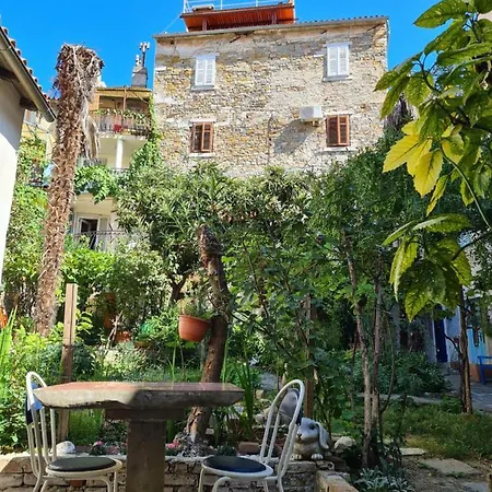 Apartmaji Mila Apartman *